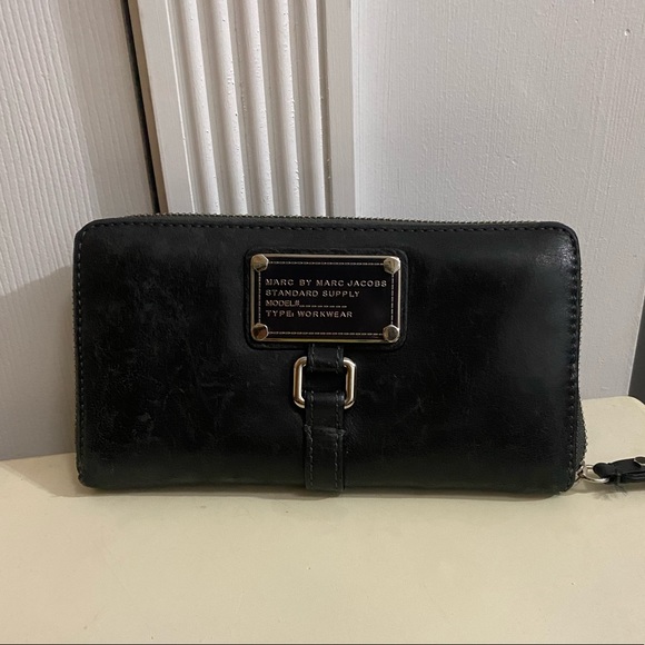 Marc by Marc Jacobs Leather Wallet - Picture 2 of 9